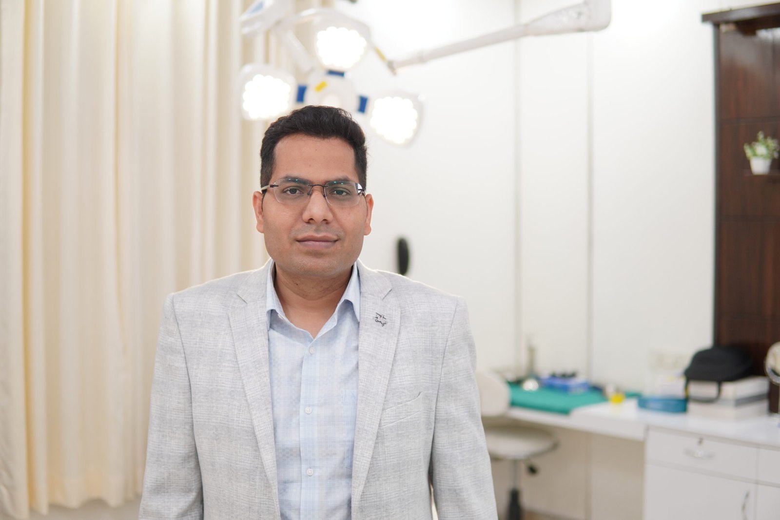 Dr. Vijay Soyal, dermatologist in Delhi at Skinfollix Clinic