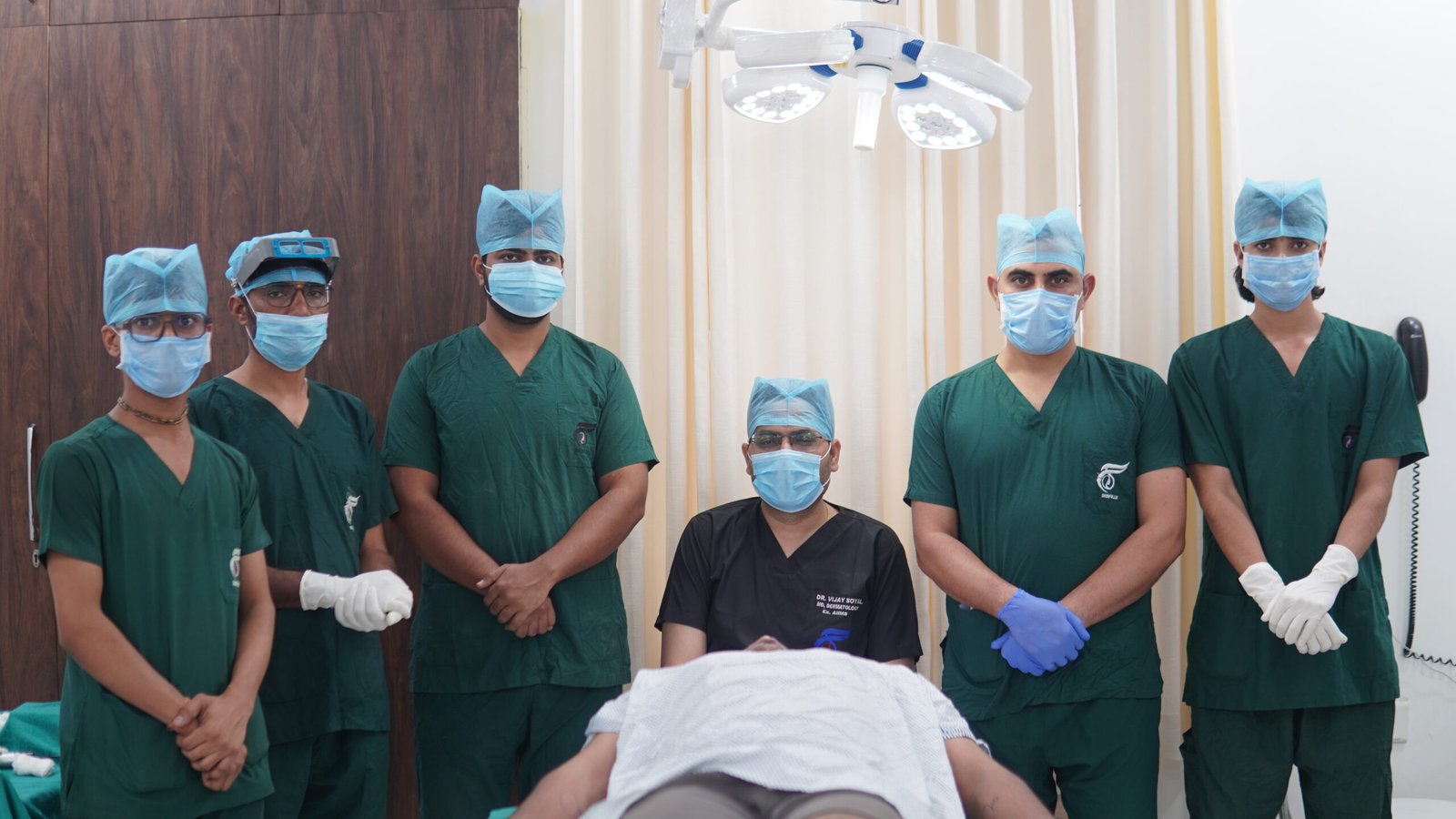 Dermatologist explaining the hair loss treatment process to a patient in Delhi at Skinfollix