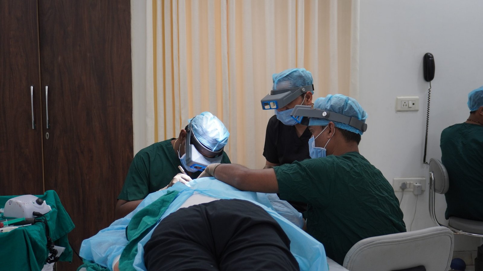 Front exterior of Skinfollix, hair transplant clinic in Delhi