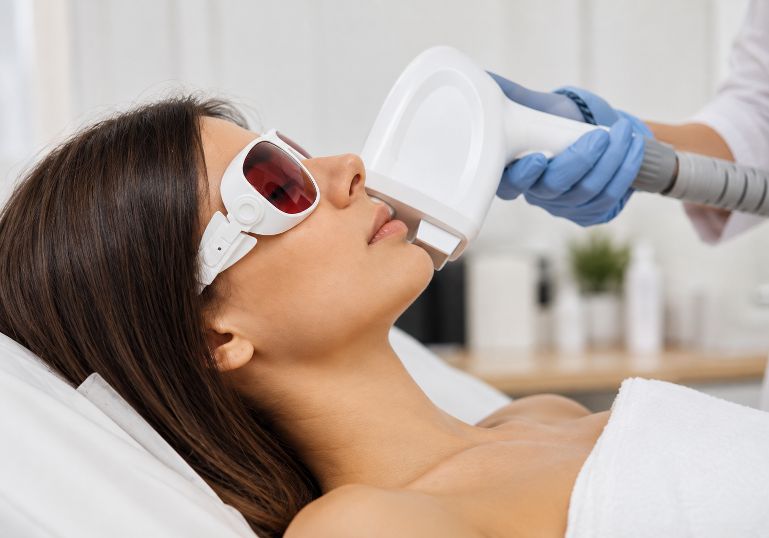 Laser scar treatment for acne and facial scars in Delhi at Skinfollix
