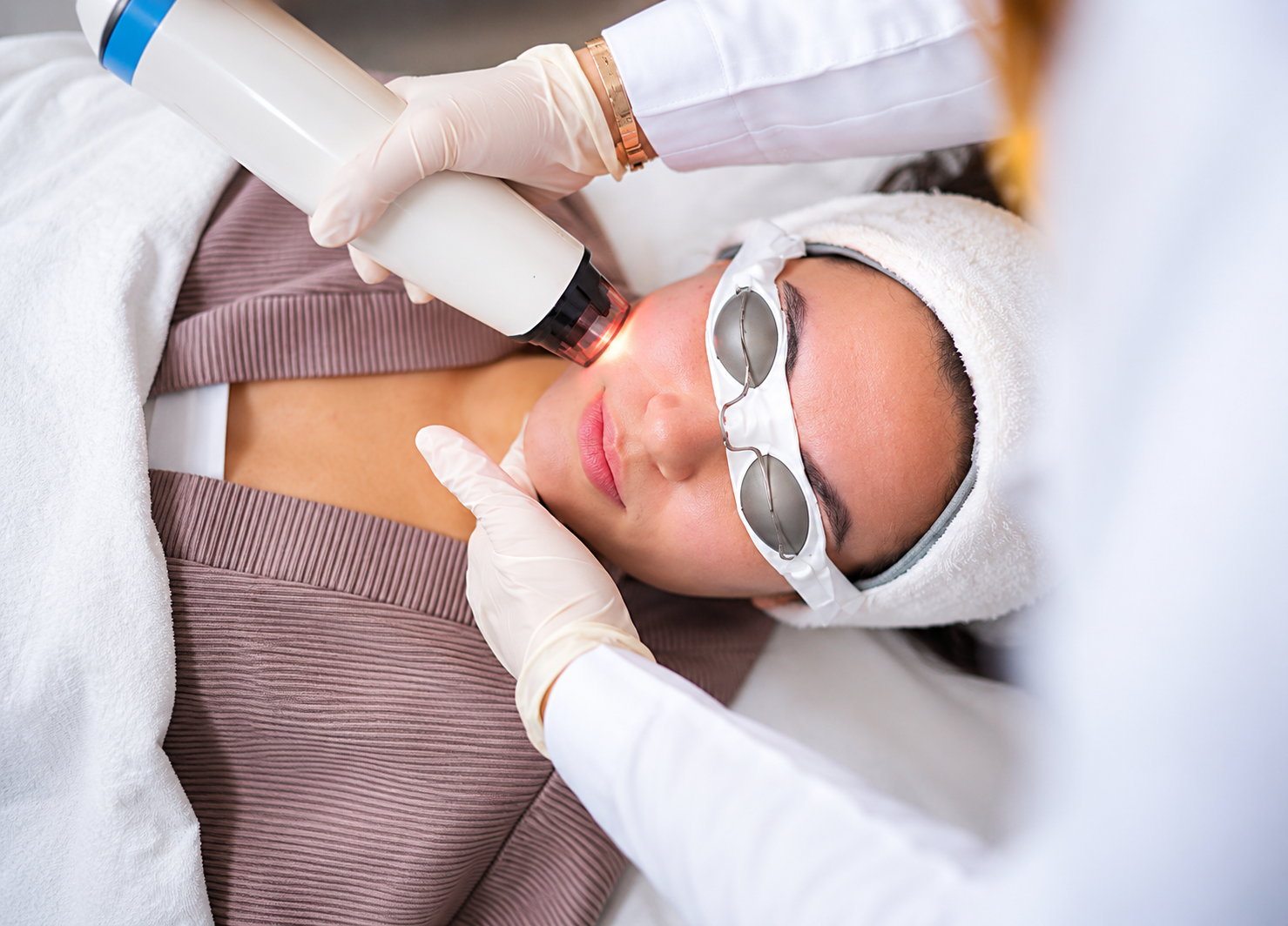 Laser scar treatment in Delhi at Skinfollix
