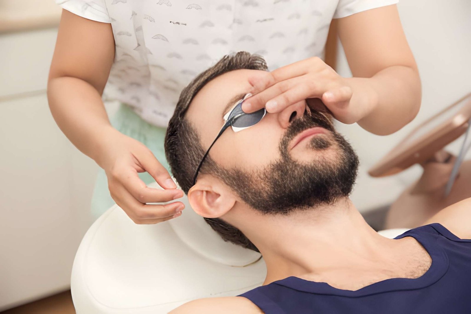 Low-level laser therapy for hair regrowth in Delhi