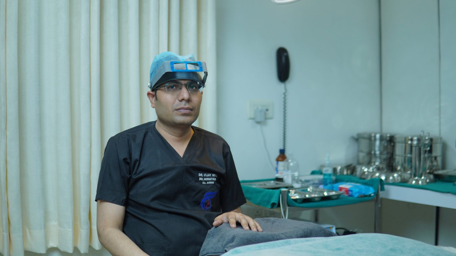 Skinfollix skin clinic in Punjabi Bagh