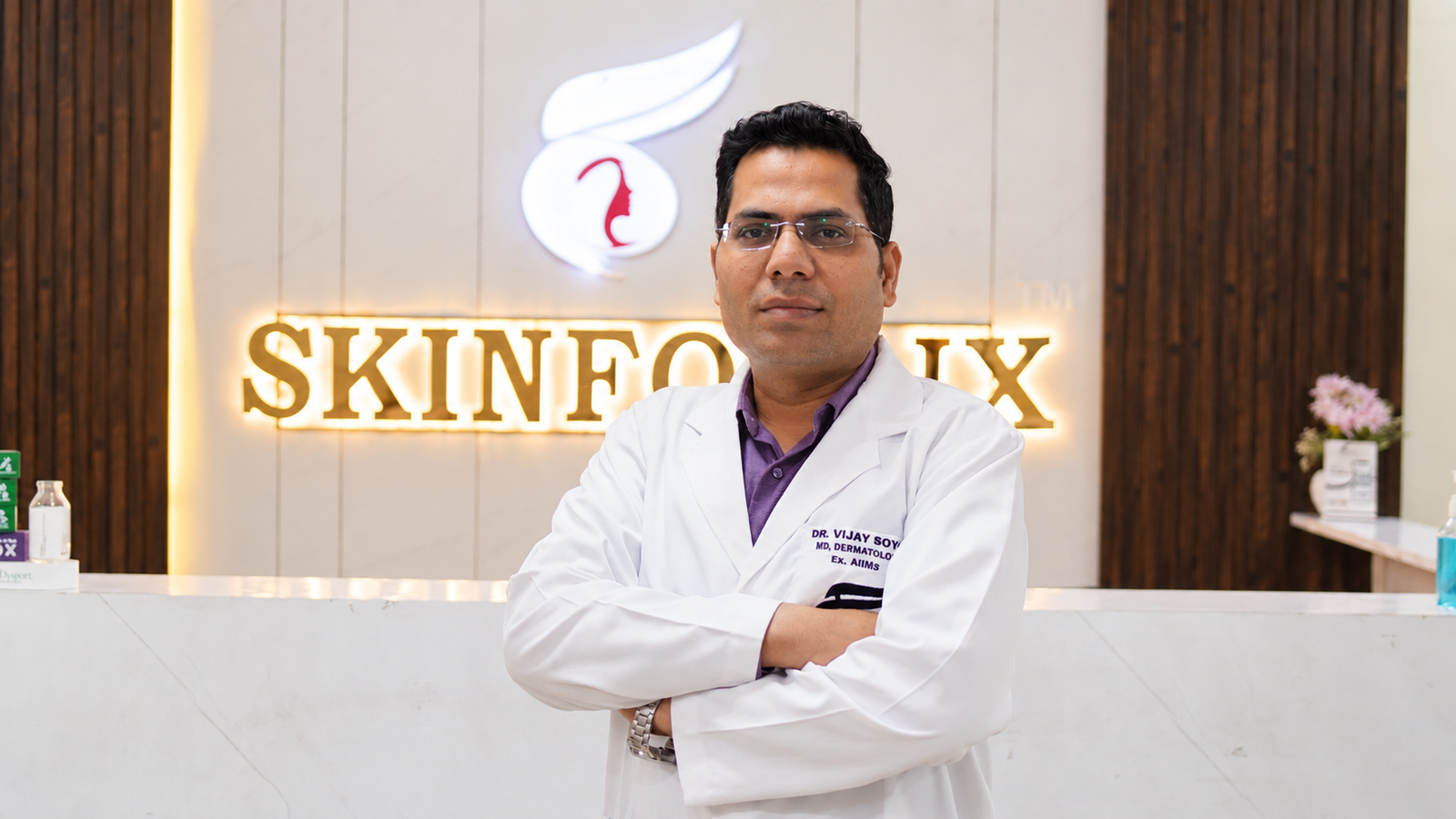 Dermatologist consulting a patient at Skinfollix, a skin clinic serving Punjabi Bagh